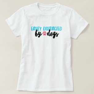 Delad av Hundar T-Shirt