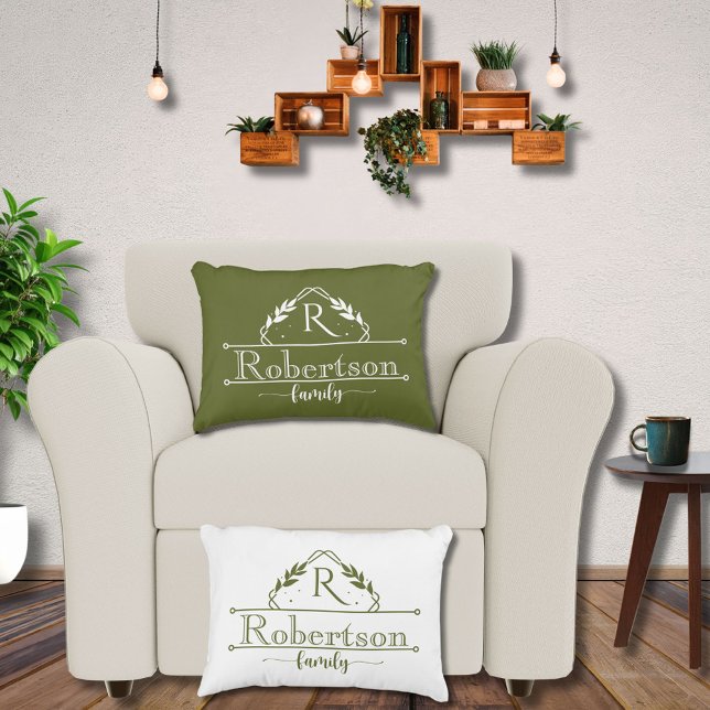 Delad monogram familjenamn Olivgrön ram Prydnadskudde (Skapare uppladdad)