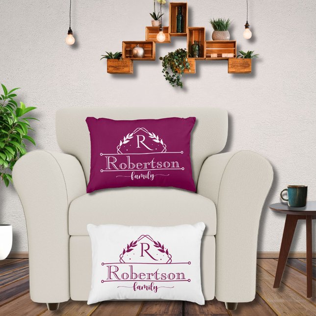 Delad monogram familjenamn vinram prydnadskudde (Skapare uppladdad)