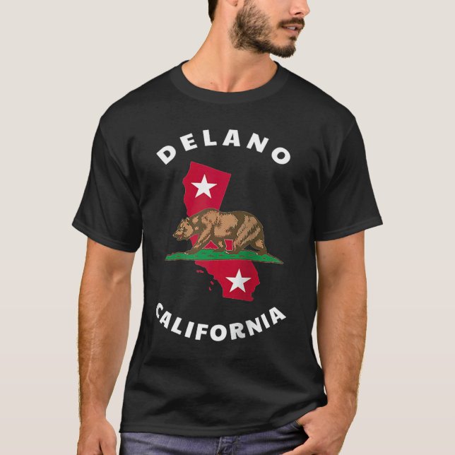 Delano California CA Flag and Bear Badge Souvenir  T Shirt (Framsida)