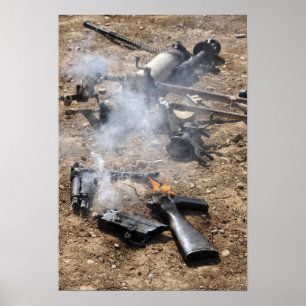 Delar av fientliga vapen ljugit ut till coolan uta poster