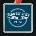 Delaware River Kayaking Julgransprydnad Metall<br><div class="desc">Den största flod som flyter fritt i östran Förenade Stater,  floden Delaware i springa ligger förbi skogar,  jordbruksmark och byar,  och den förbinder också några av de mest tätbefolkade områdena i Amerika.</div>