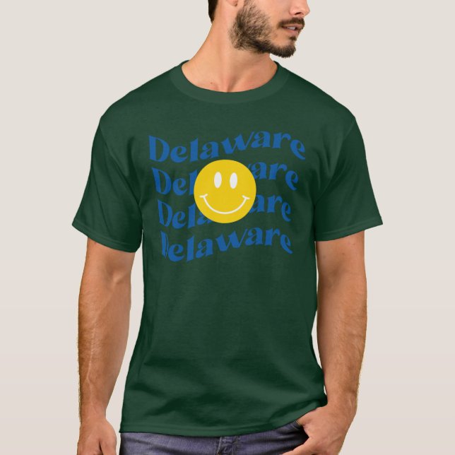 Delaware Upprepad text med glad smileyansikte i st T Shirt (Framsida)