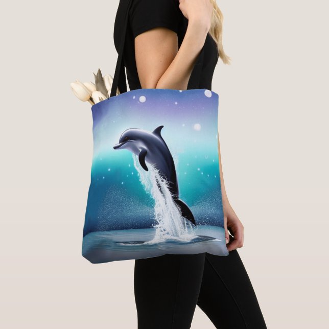Delfin hoppar i havet tygkasse (Närbild)