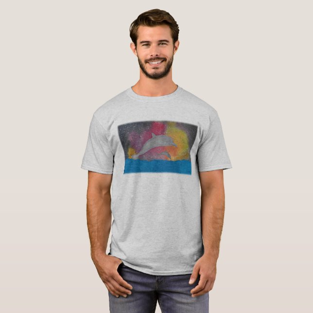 Delfiner Mot En Galaktisk Himmel T Shirt (Hel framsida)