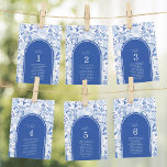 Delft Blå Chinoiserie Placeringsplan Bordskort<br><div class="desc">Dessa eleganta design har eleganta delft blå och vita chinoiserie botaniska blommor och fåglar,  kompletterade med modern typografi.</div>