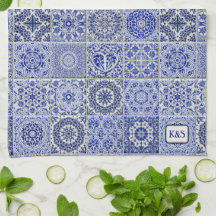 Delft Pottery ser blå brickor med initialerna