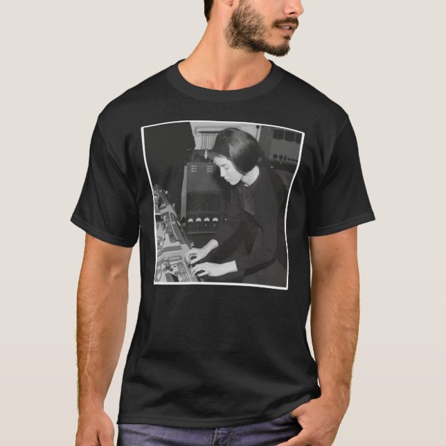 Delia Derbyshire Classic T-Shirt (Framsida)