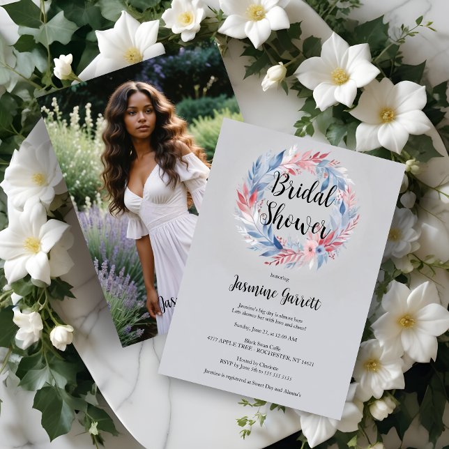Delicate Grey Wreath Flowers Feathers & Leaves Inbjudningar (Delicate Grey Wreath Flowers Feathers & Leaves Bridal Shower Invitations Cards. )
