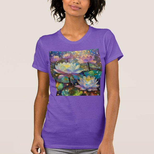 Delicate Lotus Flowers Blossoming in the Snow T Shirt (Framsida)