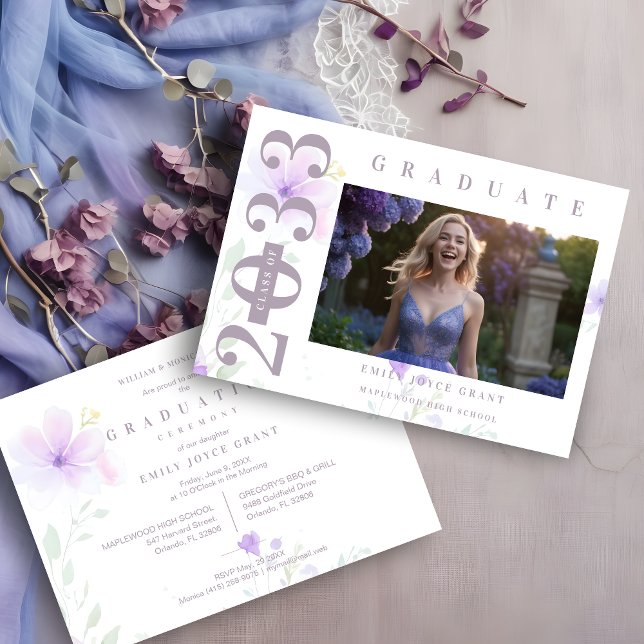 Delicate MInimalist Graduate Floral Lilac Shades P Inbjudningar (Delicate MInimalist Graduate Floral Lilac Shades Photo Invitation Card. )