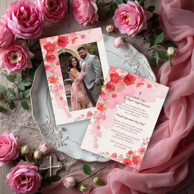 Delicate Pink Floral Frame Christian Catholic Inbjudningar (Delicate Pink Floral Frame Christian Catholic Wedding Invitation Cards in Spanish with Back Photo.)