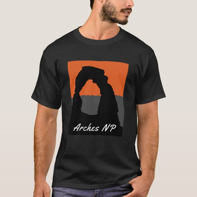 Delikat Arch in Arches National Park - Utah, USA T Shirt (Framsida)