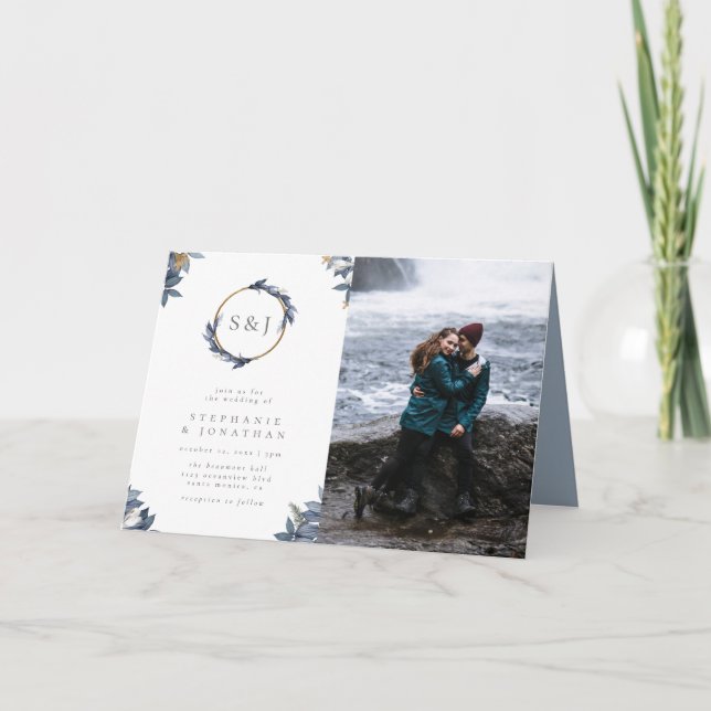Delikat Dusty Blue Löv Monogram Bröllop Photo Inbjudan (Framsida)