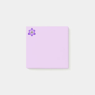 Delikat purpurfärgad krokus som Posta-det noterar Post-it Block