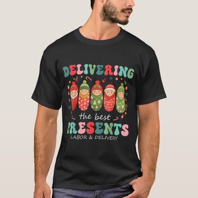 Delivering The Labor Delivery Nurse Christmas  T Shirt (Framsida)