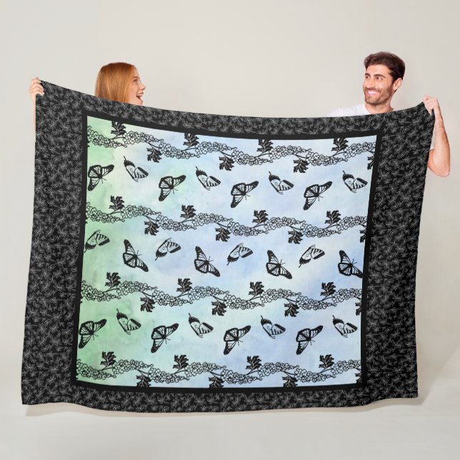 Delphiniums and Butterflies on Himlar Fleece Blank (På plats)