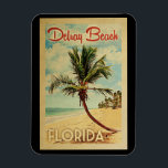 Delray Beach Handflatan Träd Vintage resor Magnet<br><div class="desc">Ett unikt gammalmodigt recept från Delray Beach Florida i vintage resor poster stil. Den har en böjd handflatan träd på sandstranden med hav under ett blått grumligt himlar.</div>