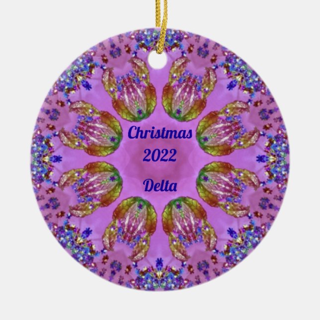 DELTA ~ CHRISTMAS Red Grönt Blue Rosa 2022 ~ Julgransprydnad Keramik (Framsidan)