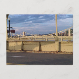 Delvis grumlig dag över de tre systerbryggarna vykort