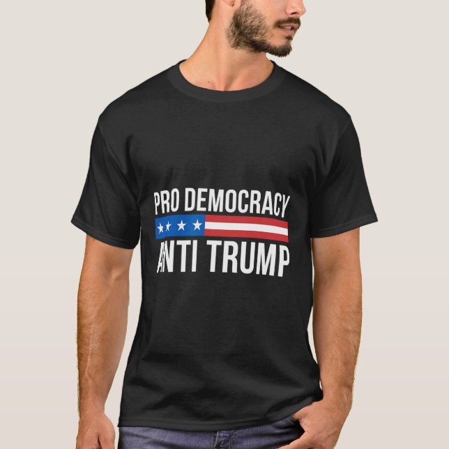 Demokrati - Antitrump - T Shirt (Framsida)