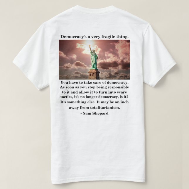 Demokrati är ett mycket bräckligt sak. t shirt (Design baksida)