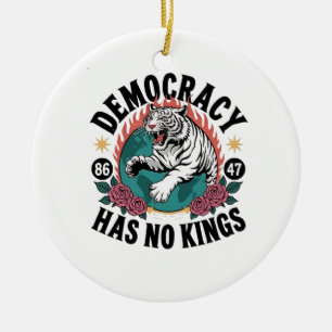 Demokratin Har Inga Kungen 86 47 Tiger Julgransprydnad Keramik
