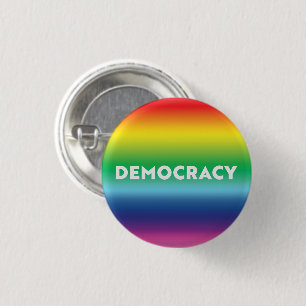 Demokratit, vit text, pride för övertoning av över knapp