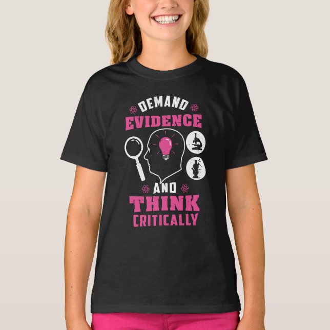 Demonstrationer och Tänka inom kritisk vetenskap T Shirt (Framsida)