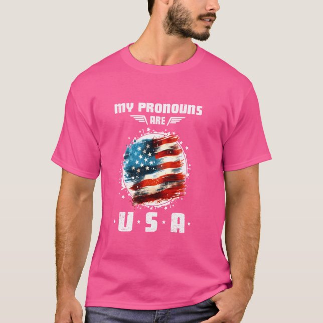 Den 4 juli säger amerikanen att mina pronouns är t shirt (Framsida)