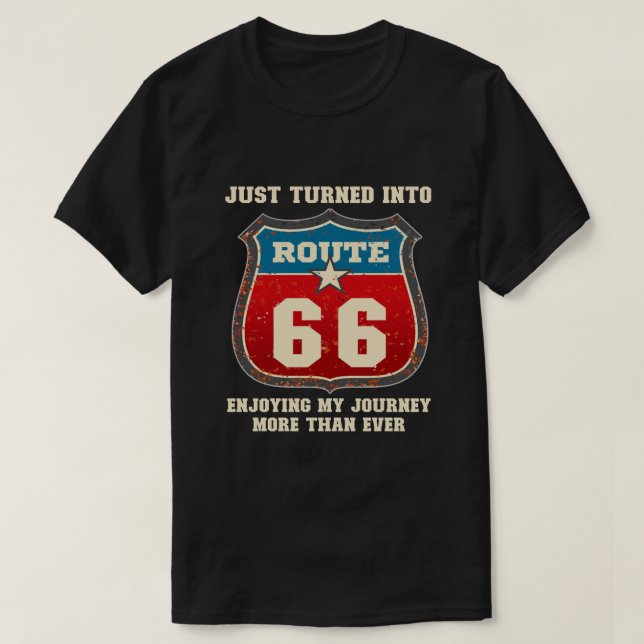 Den 66:e födelsedagstidningen Gift-just turad på v T Shirt (Design framsida)