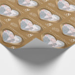 den 8th bröllopsdagen brons hjärtafotosjalen presentpapper<br><div class="desc">Bröllopsdagen som slår in papper brons in, färgad tonar. Personifiera detta årsdagpapper med dina egna foto och släktingar eller vänner namn och årsdagåret. Läser för närvarande till vår dotter och Son-i-lag lyckliga årsdag 8 år. Bronze verkställer i en hjärta formar den utskrivavna 8th bröllopsdagen för diagram som slår in pappert...</div>