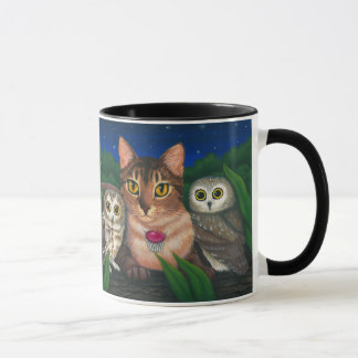 Den Abyssinian katten sågar Whet muggen för Mugg