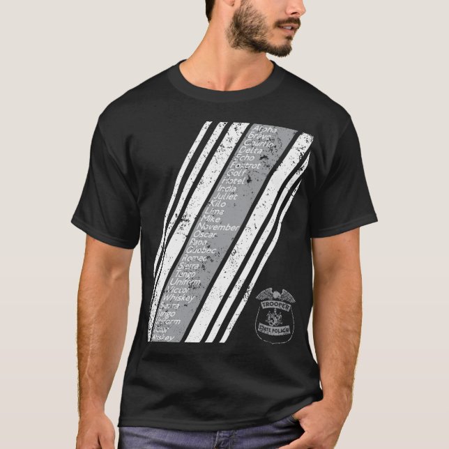 Den alfabetiskBravoCharlie deltan ekar Foxtrot T Shirt (Framsida)