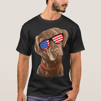Den amerikanska Flagga 4:e av Chocolate Labrador T Shirt