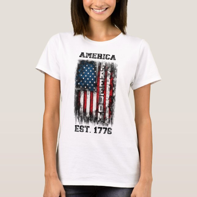Den amerikanska Flagga Freedom Est 1776 T Shirt (Framsida)