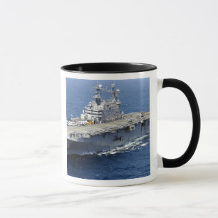 Den amphibious anfallfrakten USS Peleliu Mugg
