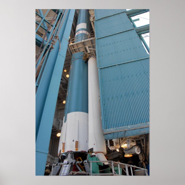 Den andra fasta raketmotorn flyttat i pla poster (Framsidan)