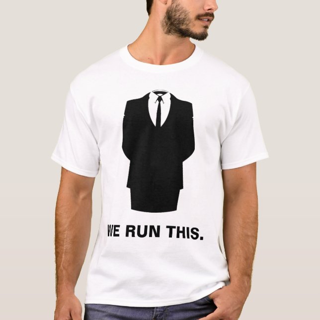 Den anonyma T-tröja "KÖR VI DENNA" vit T-shirt (Framsida)