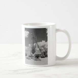 Den atom- jumbon bombarderar placerat för Trinity Kaffemugg