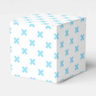 Den baby blue kor syr på vit presentaskar