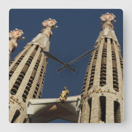 Den Barcelona Spanien kyrkan kvadrerar väggen tar Fyrkantig Klocka