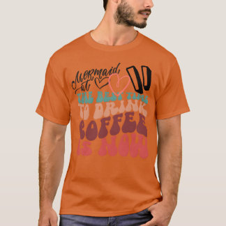 den bästa tiden att dricka kaffe vän t shirt