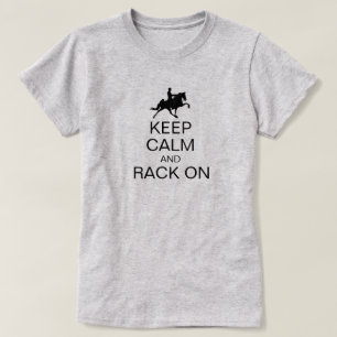 Den behållalugn och kuggen på den roliga sadeln t-shirt