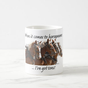 Den belgiska hästen driver kaffemugg