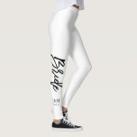 Den beställnings- färgtrendiget skrivar "bruden ", leggings<br><div class="desc">Perfekten för designen för coolapersonligbrudens sida för möhippor,  möhippor,  Etc. väljer din lägga benen på ryggen färg,  genom att klicka på ",  skräddarsy den" och därefter den små ögadroppglassen.</div>
