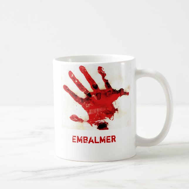 Den blodiga embalmeren räcker tryckmuggen kaffemugg (Höger)