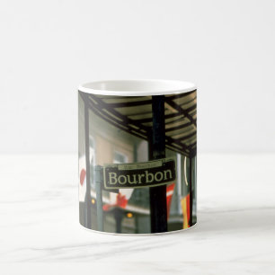 Den Bourbon gatan undertecknar i New Orleans Kaffemugg