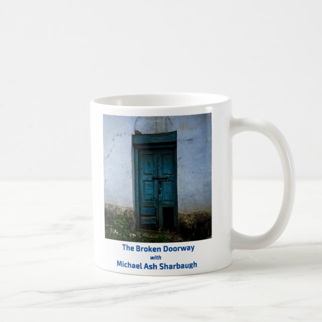 Den brutna dörröppningen med den Michael askaen Kaffemugg (Höger)