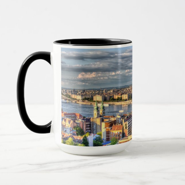 Den Budapest staden beskådar Mugg (Vänster)
